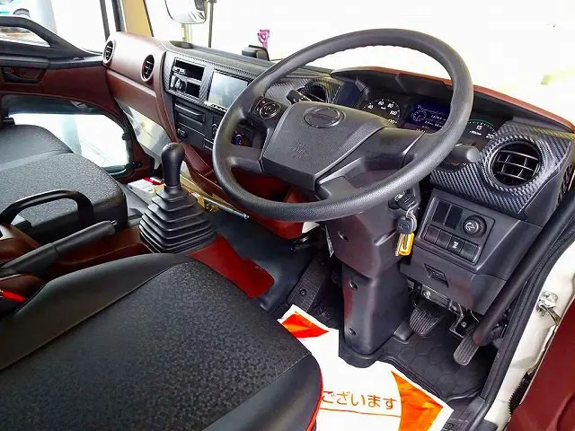AC　PS　PW　SRS　ABS　集中ドアロック　左電格ミラー　社外メモリーナビ/バックカメラ連動/フルセグTV/DVD(CN-HE02D)　ETC　バックモニター　ドライブレコーダー　フロア6MT|日野 レンジャー 2KG-FC2ABA(2WD)の写真5
