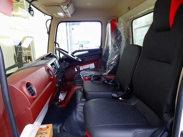 ターボ　排気ブレーキ　坂道発進補助装置　車線逸脱警報装置　衝突被害軽減ブレーキ　フォグランプ　トラクションコントロール　室内LED灯|日野 レンジャー 2KG-FC2ABA(2WD)の写真8