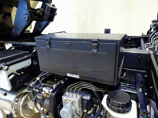 燃料タンク100L　右シャシフロント工具箱　シャーシは 錆止め/マフラー塗装 仕上げに力を入れています。|日野 レンジャー 2KG-FC2ABA(2WD)の写真46