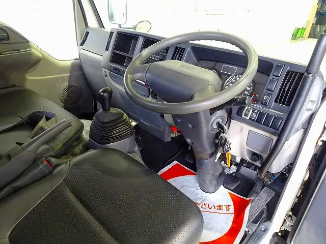 AC　PS　PW　SRS　ABS　キーレス(不良)　左電各ミラー　AM/FMラジオ　ETC　ターボ　排気ブレーキ　坂道発進補助装置　トラクションコントロール|いすゞ エルフ SKG-NKR85AN(2WD)の写真5