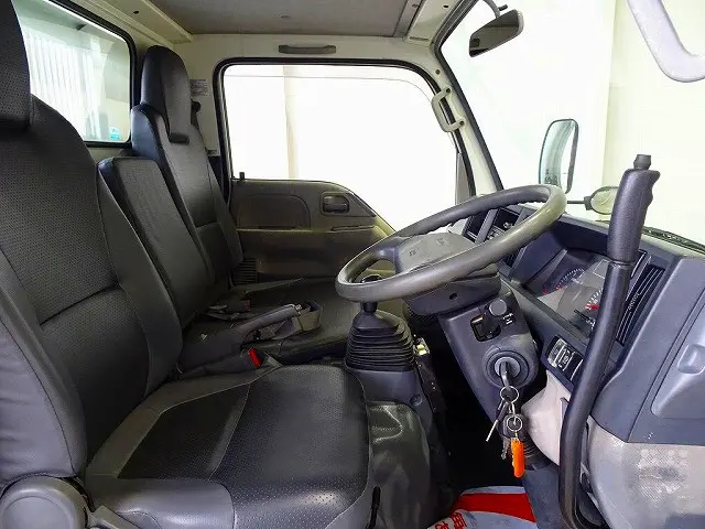 AC　PS　PW　SRS　ABS　キーレス(不良)　左電各ミラー　AM/FMラジオ　ETC　ターボ　排気ブレーキ　坂道発進補助装置　トラクションコントロール|いすゞ エルフ SKG-NKR85AN(2WD)の写真6