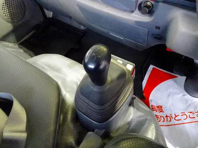 フロア6MT|いすゞ エルフ SKG-NKR85AN(2WD)の写真14