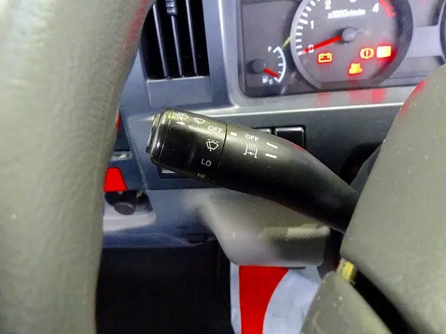 いすゞ エルフ SKG-NKR85AN(2WD)の写真17