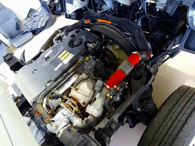 エンジンルーム|いすゞ エルフ SKG-NKR85AN(2WD)の写真35