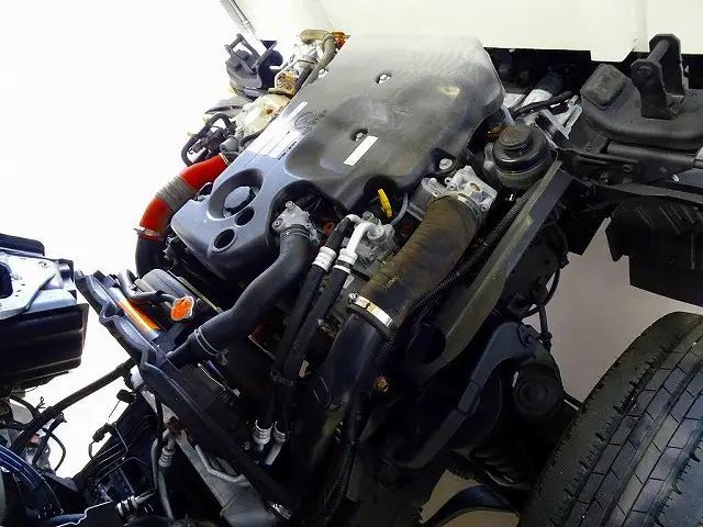 エンジンルーム|いすゞ エルフ SKG-NKR85AN(2WD)の写真36
