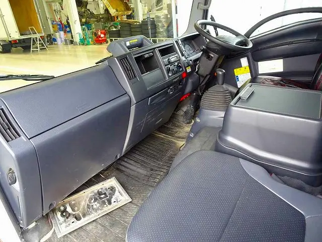 いすゞ エルフ 2RG-NPR88YN(2WD)の写真15