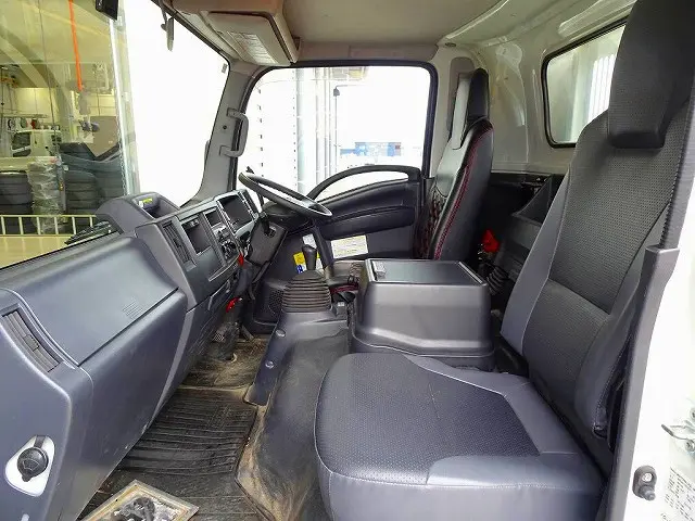 いすゞ エルフ 2RG-NPR88YN(2WD)の写真16