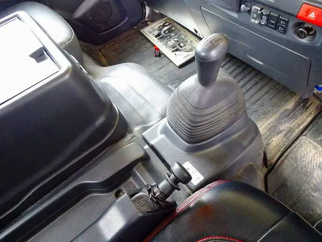 いすゞ エルフ 2RG-NPR88YN(2WD)の写真24