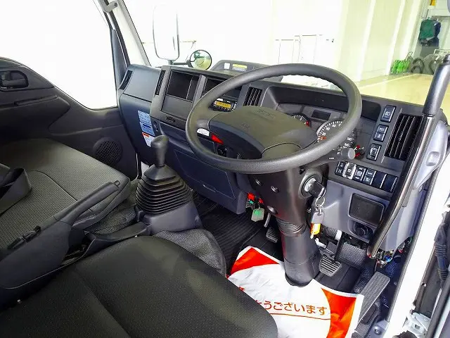 AC PS PW SRS ABS キーレス 左右電格ミラー/ヒーター Bluetooth バックモニター アドブルー ターボ 排気ブレーキ フロア5MT|いすゞ エルフ 2PG-NKS88AN(4WD)の写真5