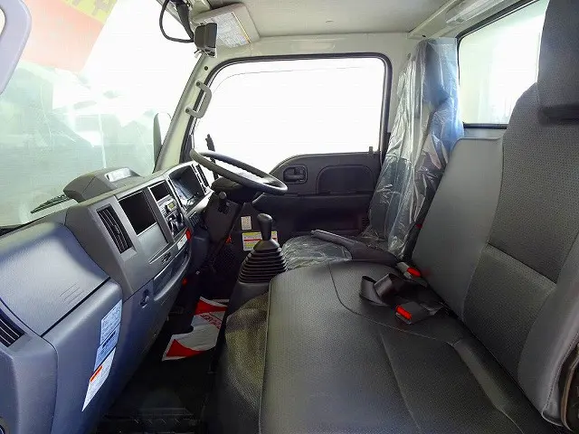 坂道発進補助装置 車線逸脱警報装置 衝突被害軽減ブレーキ LEDヘッドライト フォグランプ トラクションコントロール |いすゞ エルフ 2PG-NKS88AN(4WD)の写真8