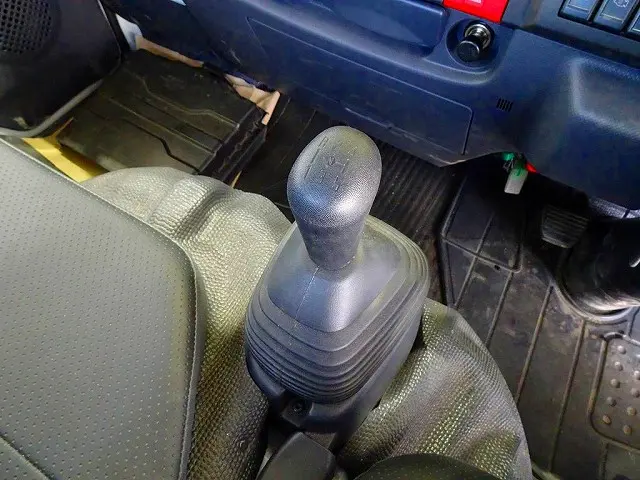 いすゞ エルフ 2PG-NKS88AN(4WD)の写真14