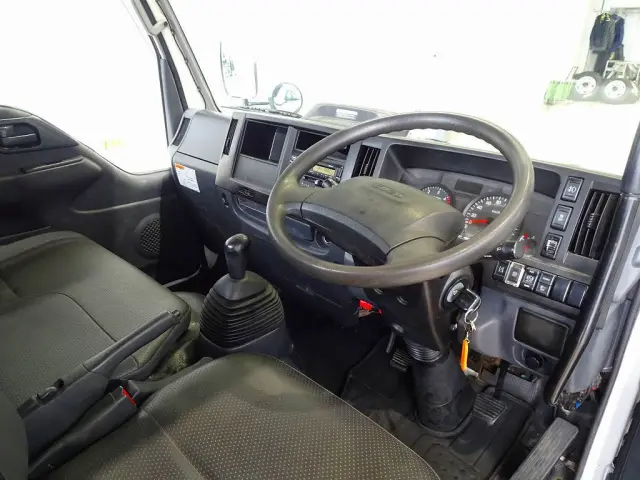 いすゞ エルフ 2RG-NKR88AD(2WD)の写真5