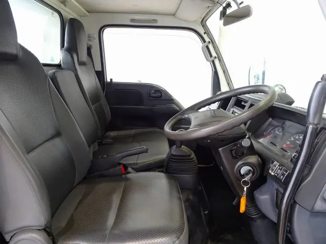 いすゞ エルフ 2RG-NKR88AD(2WD)の写真6