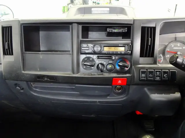 いすゞ エルフ 2RG-NKR88AD(2WD)の写真10