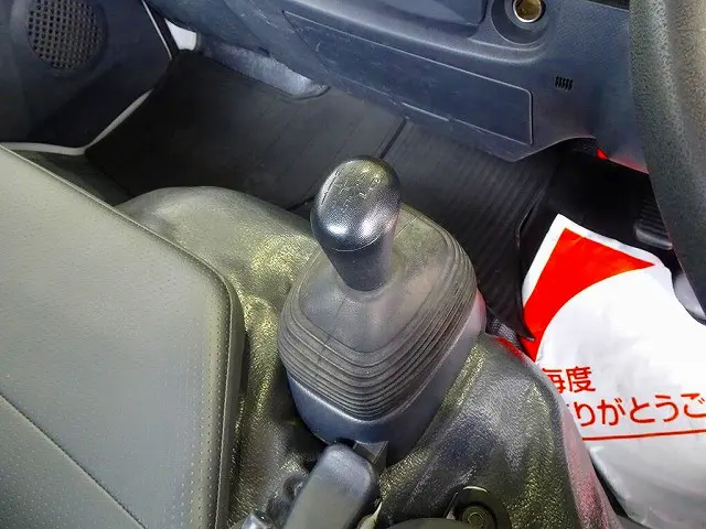 フロア6MT|いすゞ エルフ 2RG-NKR88AD(2WD)の写真15