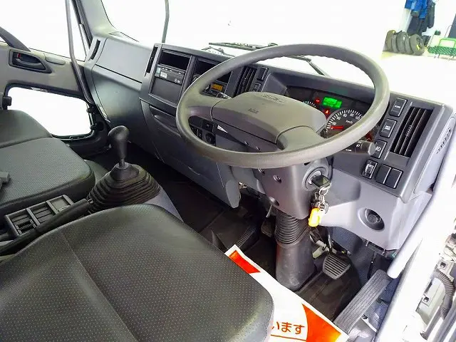 オートAC PS PW SRS ABS キーレス 左電格ミラー ラジオ タコグラフ ターボ 排気ブレーキ 坂道発進補助装置 アイドリングストップ フォグランプ 室内蛍光灯|いすゞ フォワード TKG-FRR90S2(2WD)の写真5