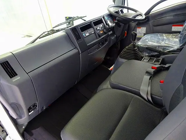 オートAC PS PW SRS ABS キーレス 左電格ミラー ラジオ タコグラフ ターボ 排気ブレーキ 坂道発進補助装置 アイドリングストップ フォグランプ 室内蛍光灯|いすゞ フォワード TKG-FRR90S2(2WD)の写真8