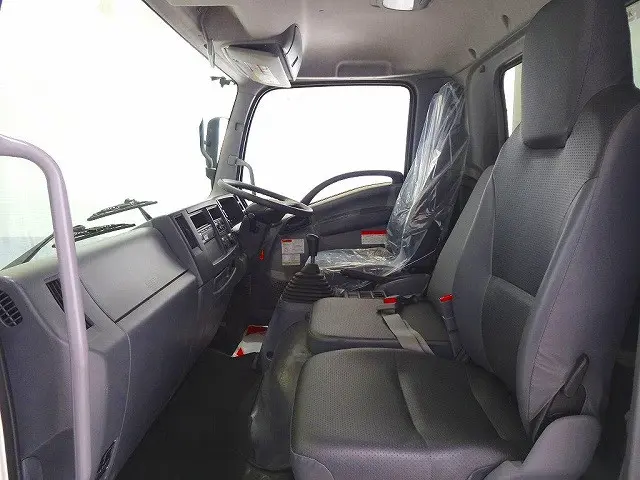 オートAC PS PW SRS ABS キーレス 左電格ミラー ラジオ タコグラフ ターボ 排気ブレーキ 坂道発進補助装置 アイドリングストップ フォグランプ 室内蛍光灯|いすゞ フォワード TKG-FRR90S2(2WD)の写真9