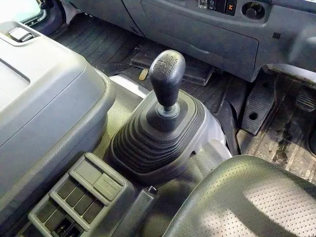 いすゞ フォワード TKG-FRR90S2(2WD)の写真15