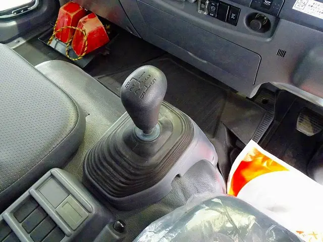 フロア6MT|いすゞ フォワード TKG-FRR90S2(2WD)の写真16