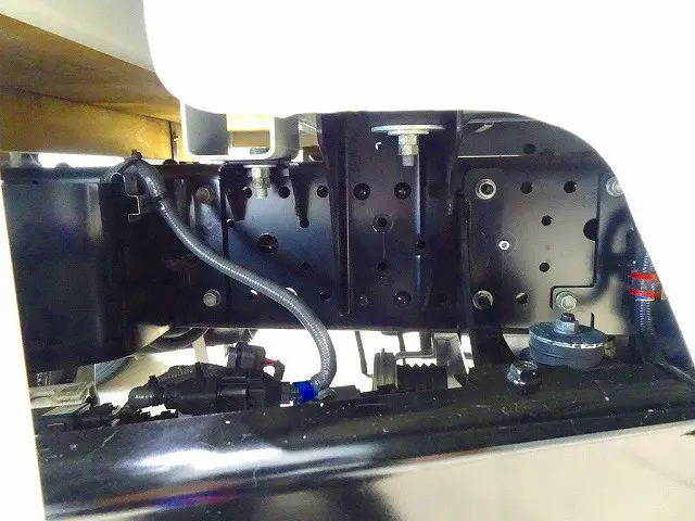 シャーシは 錆止め/マフラー塗装 仕上げに力を入れています。|いすゞ エルフ 2RG-NJS88A改(4WD)の写真47