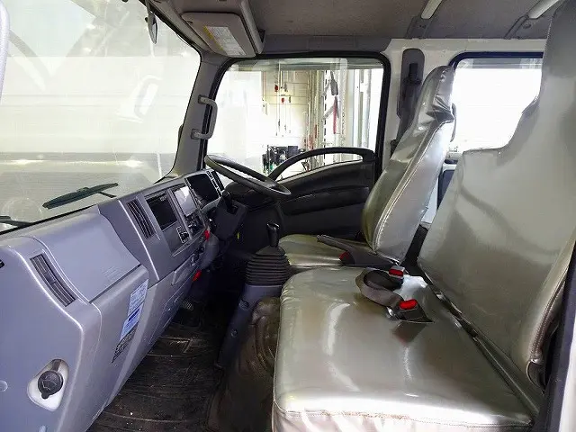 いすゞ エルフ TPG-NMS85AN(4WD)の写真8