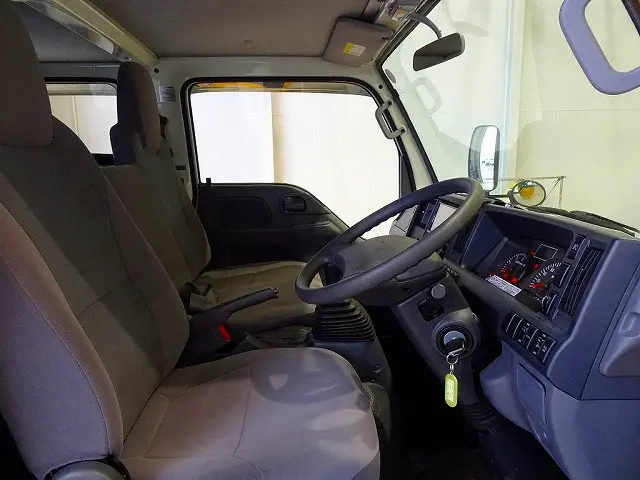 いすゞ エルフ TRG-NHS85A(4WD)の写真6