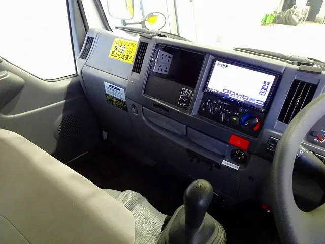 いすゞ エルフ TRG-NHS85A(4WD)の写真9