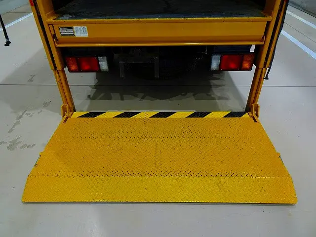 いすゞ エルフ TRG-NHS85A(4WD)の写真34