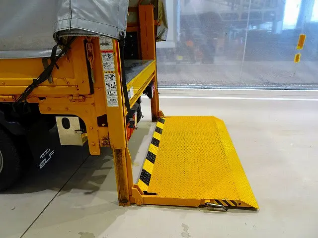 いすゞ エルフ TRG-NHS85A(4WD)の写真35