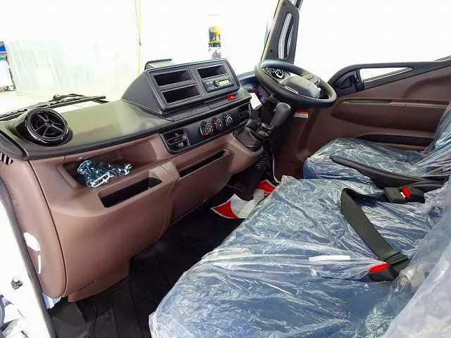 AC PS PW(フロントのみ) SRS ABS キーフリー 左電格ミラー AM/FMラジオ バックモニター アドブルー ターボ 排気ブレーキ インパネ5MT|三菱 キャンター 2RG-FBA20(2WD)の写真7