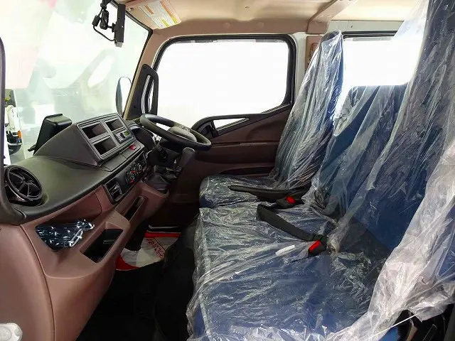 車線逸脱警報装置 衝突被害軽減ブレーキ アイドリングストップ フォグランプ トラクションコントロール リアヒーター|三菱 キャンター 2RG-FBA20(2WD)の写真8