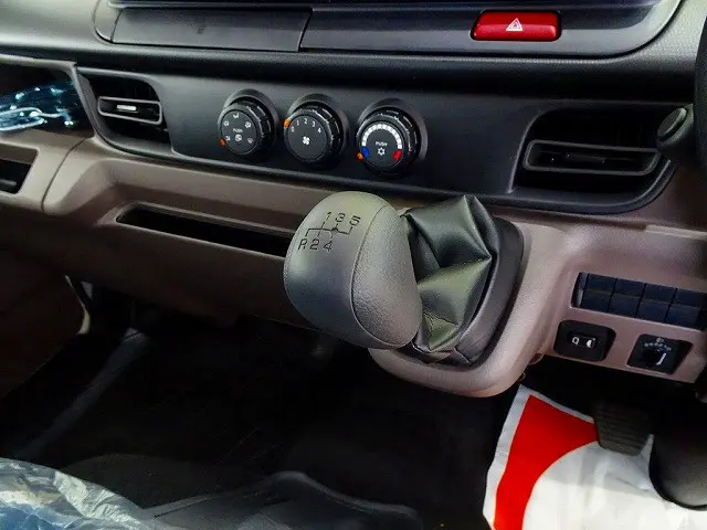 インパネ5MT|三菱 キャンター 2RG-FBA20(2WD)の写真14