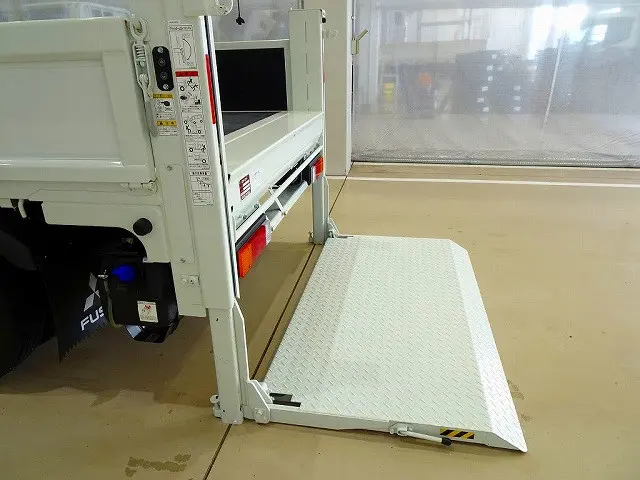 垂直パワーゲート 600kg 極東開発/V601B-1MKT2 長:85cm/有効長:75cm 幅:157cm 左右リア支柱PGスイッチ|三菱 キャンター 2RG-FBA20(2WD)の写真35