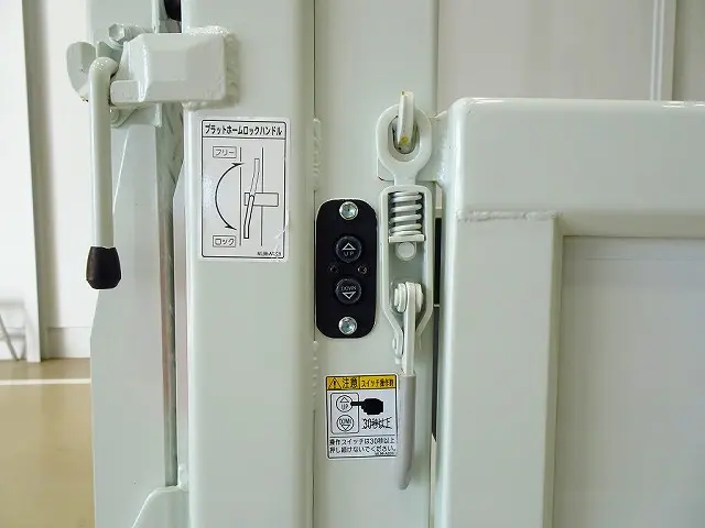 垂直パワーゲート 600kg 極東開発/V601B-1MKT2 長:85cm/有効長:75cm 幅:157cm 左右リア支柱PGスイッチ|三菱 キャンター 2RG-FBA20(2WD)の写真36