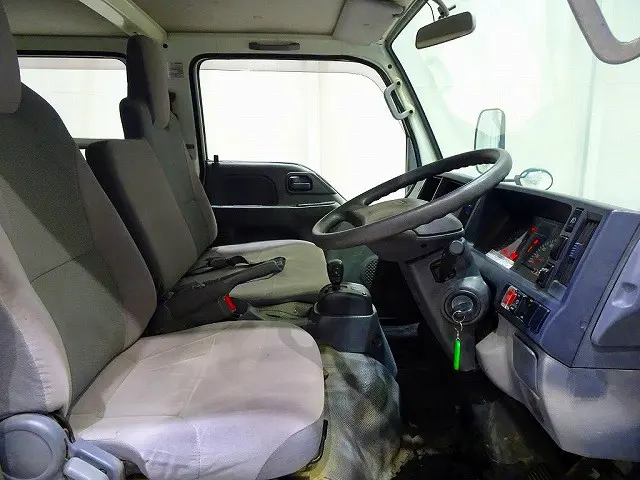 いすゞ エルフ TRG-NJS85A(4WD)の写真6