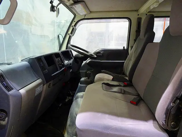 いすゞ エルフ TRG-NJS85A(4WD)の写真8