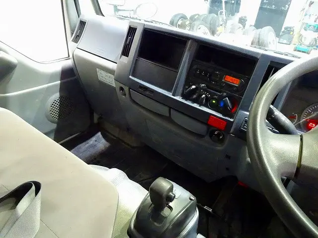 いすゞ エルフ TRG-NJS85A(4WD)の写真9