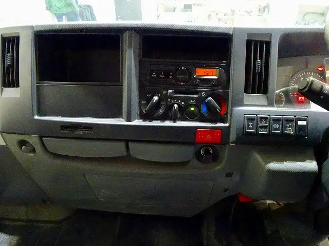 いすゞ エルフ TRG-NJS85A(4WD)の写真10