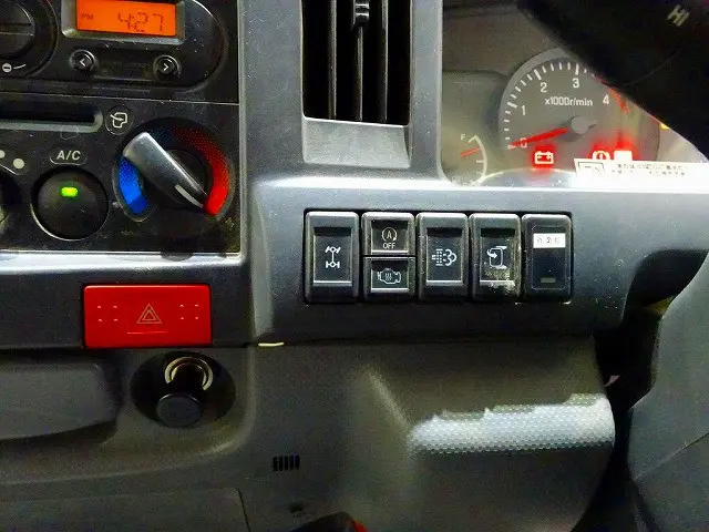 いすゞ エルフ TRG-NJS85A(4WD)の写真11