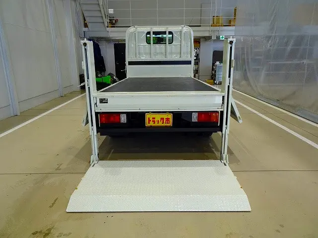 荷台内寸：307×161×38　三方開　左右セイコーラック　垂直パワーゲート　600kg　新明和/RE06-1133　長：87cm/有効長：74cm　幅：158cm　左右リア支柱PGスイッチ|日野 デュトロ 2KG-XZU675M(4WD)の写真30