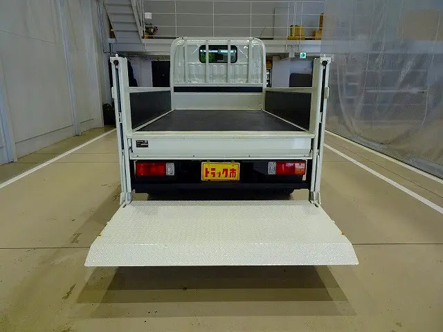 垂直パワーゲート　600kg　新明和/RE06-1133　長：87cm/有効長：74cm　幅：158cm　左右リア支柱PGスイッチ|日野 デュトロ 2KG-XZU675M(4WD)の写真31