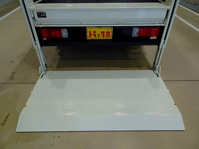 垂直パワーゲート　600kg　新明和/RE06-1133　長：87cm/有効長：74cm　幅：158cm　左右リア支柱PGスイッチ|日野 デュトロ 2KG-XZU675M(4WD)の写真32