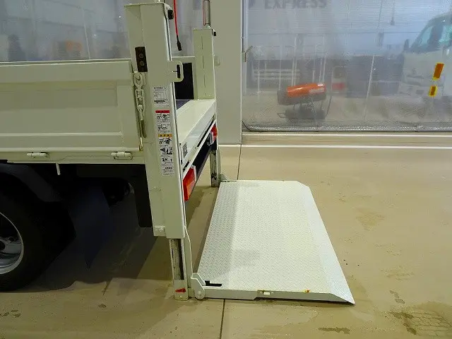 垂直パワーゲート　600kg　新明和/RE06-1133　長：87cm/有効長：74cm　幅：158cm　左右リア支柱PGスイッチ|日野 デュトロ 2KG-XZU675M(4WD)の写真33