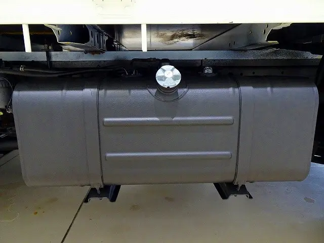 燃料タンク80L　※スペアタイヤ取付部無し　シャーシは 錆止め/マフラー塗装 仕上げに力を入れています。|日野 デュトロ 2KG-XZU675M(4WD)の写真41