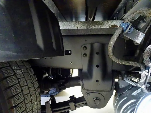 燃料タンク80L　※スペアタイヤ取付部無し　シャーシは 錆止め/マフラー塗装 仕上げに力を入れています。|日野 デュトロ 2KG-XZU675M(4WD)の写真47