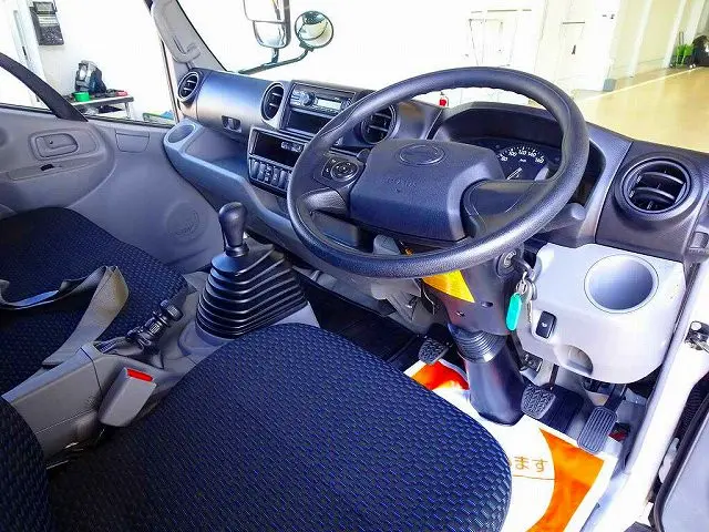 AC PS PW SRS ABS 集中ドアロック 左電格ミラー Bluetooth ETC ルームミラー式バックモニター ターボ 排気ブレーキ フロア6MT|日野 デュトロ 2KG-XZU605Mの写真5