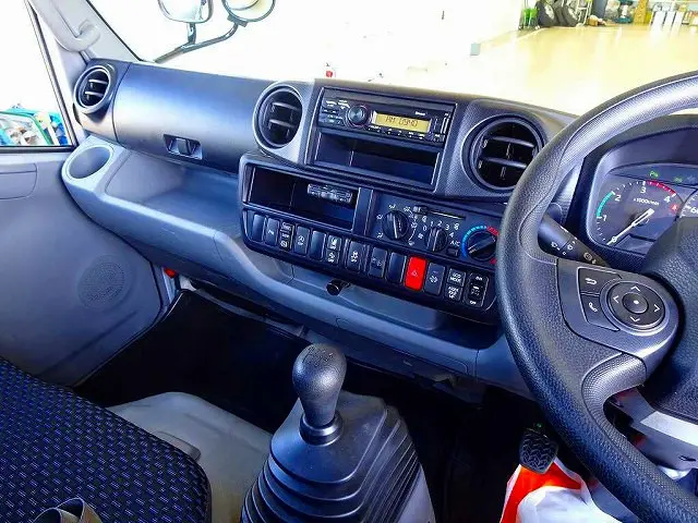 AC PS PW SRS ABS 集中ドアロック 左電格ミラー Bluetooth ETC ルームミラー式バックモニター ターボ 排気ブレーキ フロア6MT|日野 デュトロ 2KG-XZU605Mの写真9