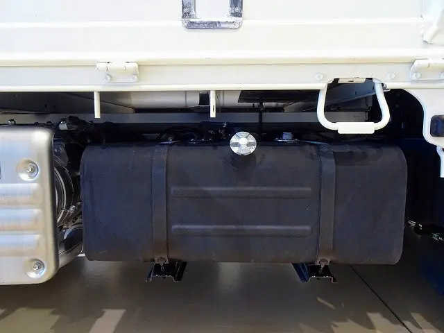燃料タンク80L シャーシは 錆止め/マフラー塗装 仕上げに力を入れています。|日野 デュトロ 2KG-XZU605Mの写真45