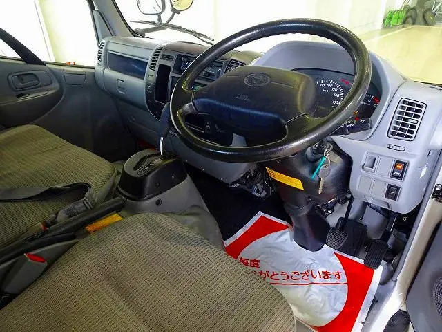 AC　PS　PW　SRS　集中ドアロック　左右電格ミラー/ヒーター/電動角度調整　AMラジオ　バックモニター　ドライブレコーダー　ターボ　フォグランプ|トヨタ ダイナ LDF-KDY231(2WD)の写真5